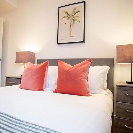 Deluxe Chic 1 2 Bed Apts Near Heathrow Legoland Windsor Slough Villa ภายนอก รูปภาพ