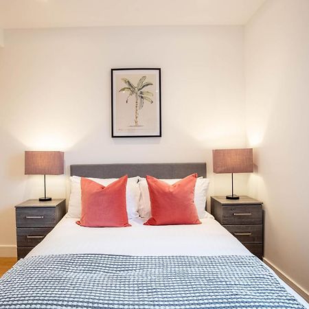 Deluxe Chic 1 2 Bed Apts Near Heathrow Legoland Windsor Slough Villa ภายนอก รูปภาพ