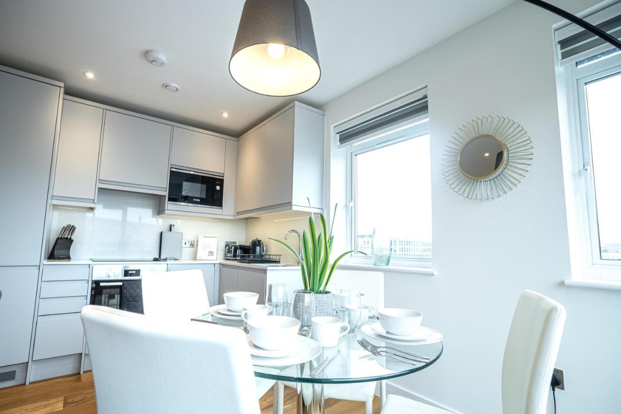 Deluxe Chic 1 2 Bed Apts Near Heathrow Legoland Windsor Slough Villa ภายนอก รูปภาพ